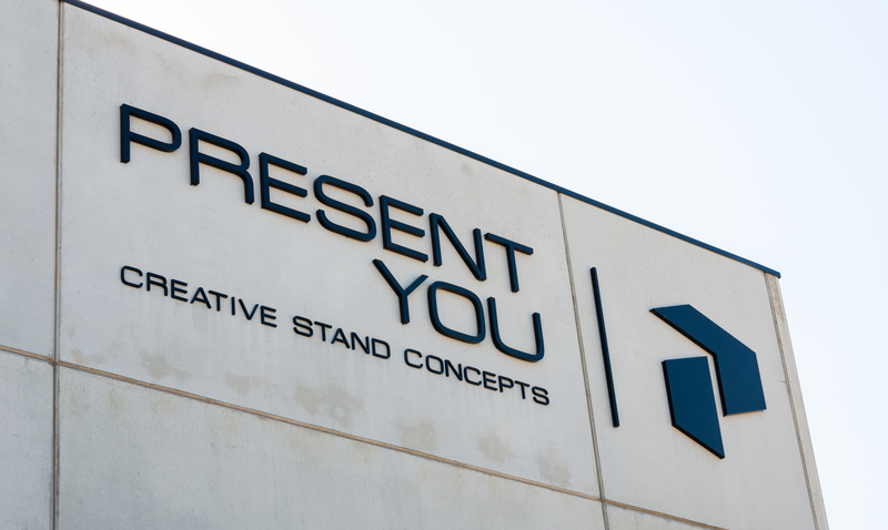 Present You gebouw voorkant logo