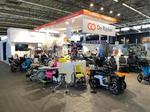 Standenbouw Present You_Reva beurs_beursstand
