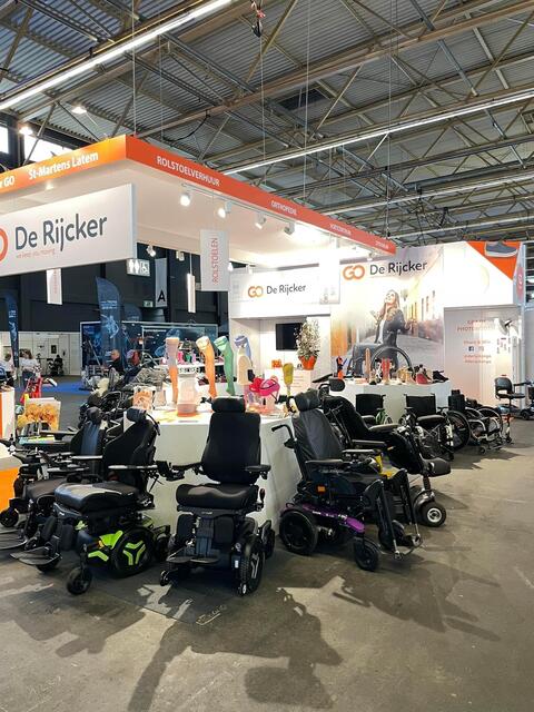 Standenbouw Present You_Reva beurs_beursstand