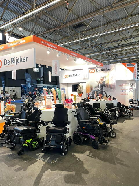 Standenbouw Present You_Reva beurs_beursstand