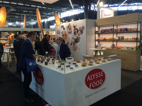 Present You, standenbouw, Sial, Parijs